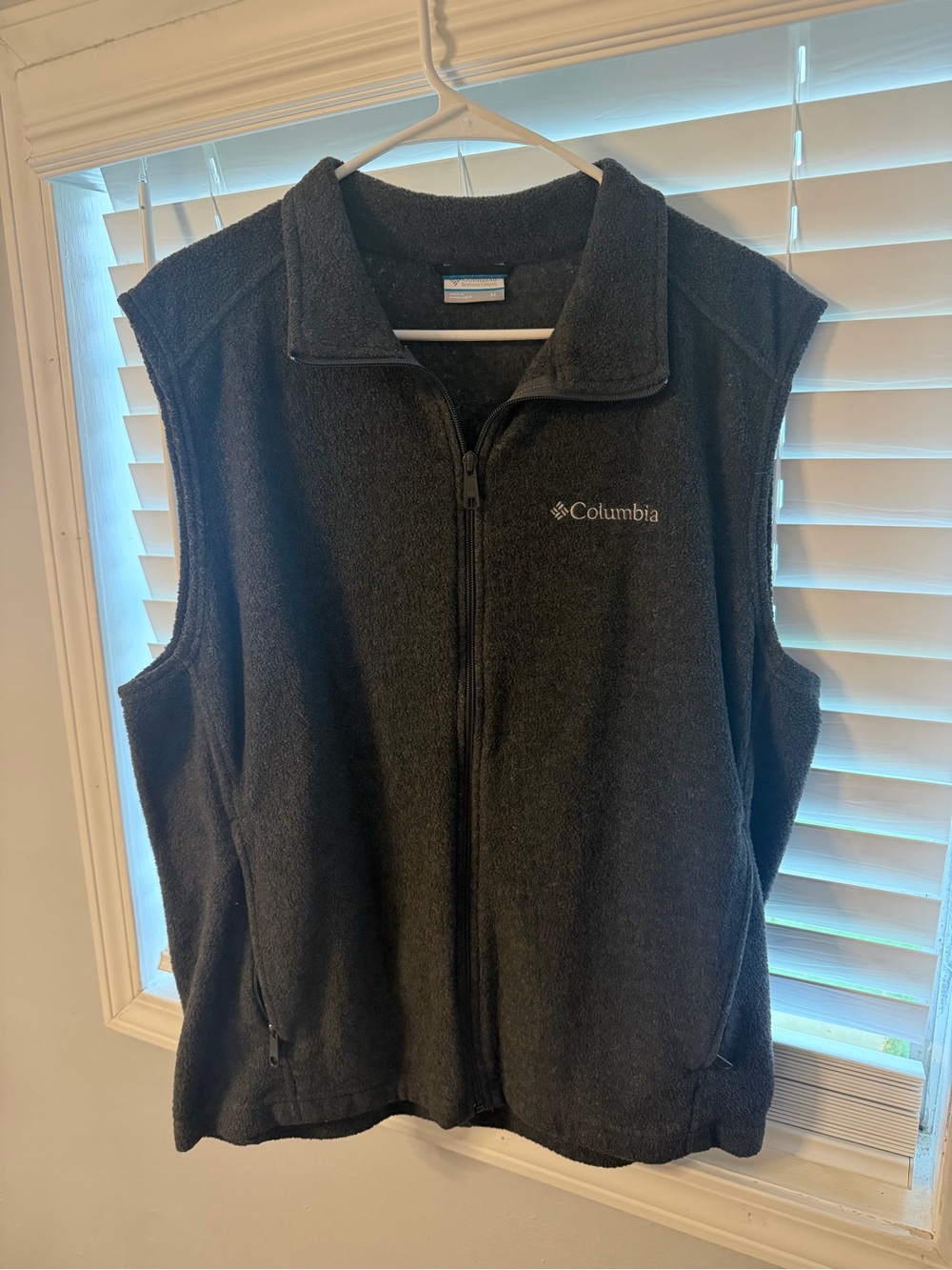 Columbia Men's Dark Gray Zip-Up Fleece Vest